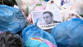 Тази вечер граждани протестираха пред общината заради кризата с боклука