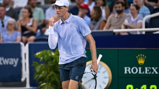 Световният номер едно Яник Синер достигна четвъртфинал на турнир от