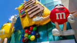 Икономика зад цветовете: Защо M&M's сменя някои от емблематичните си нюанси и каква е цената на промяната