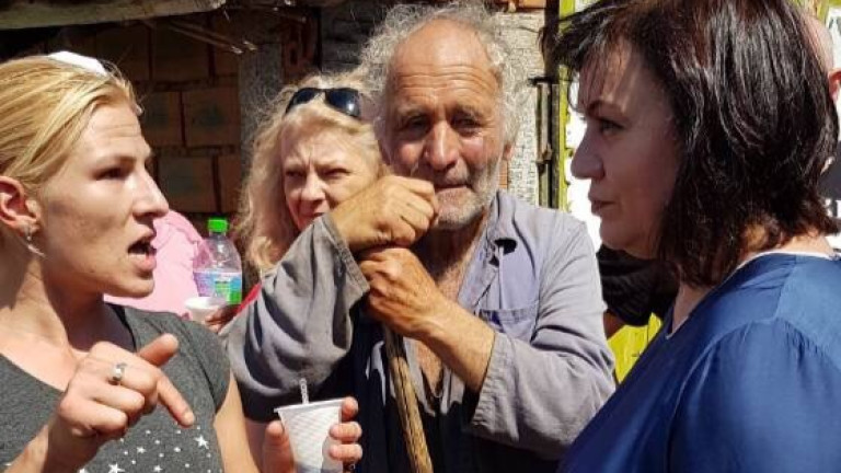 Спряно е умъртвяването на животните в боляровското село Шарково. Протестиращи