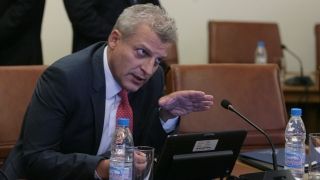 Искат оставка на Москов заради скандална наредба