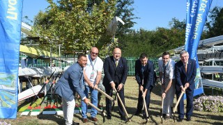 Президентът на МОК Томас Бах направи символична първа копка за