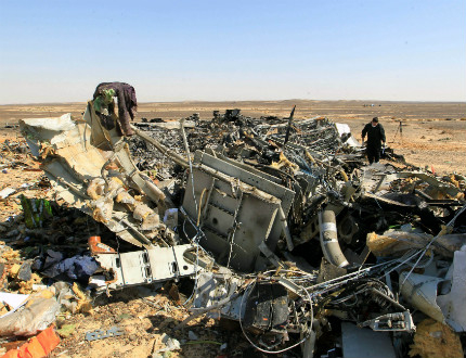 Бомбата на взривения руски A321 била сложена в салона с пътниците?