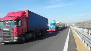 Три километрова колона от автомобили изчаква на българо гръцката граница на