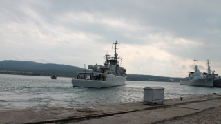 Патрулните кораби за ВМС "плават" към парламента