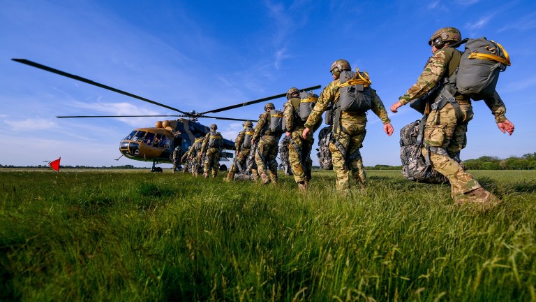 Лондон: Русия използва елитни части като редова пехота в Запорожка област