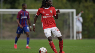 Футболистът на португалския Бенфика Давид Тавареш е дал положителна проба