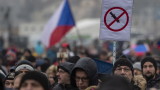  Хиляди чехи на митинг против наложителната Коронавирус имунизация 