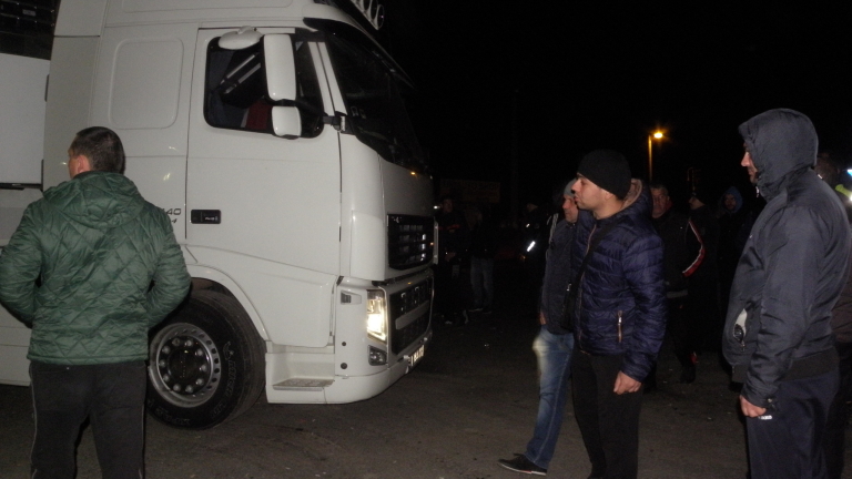 35 български деца са блокирани едно денонощие на ГКПП "Промахон"
