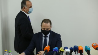 Незаконните павилиони на бул. "Ив. Гешов" остават заради разследването
