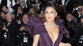 Салма Хайек по бански на корицата на Sports Illustrated Swimsuit