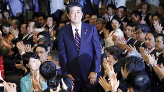 Премиерът на Япония Шиндзо Абе спечели гласуването в управляващата партия