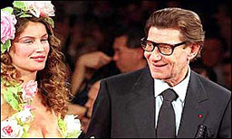 Китаец купи спорни бронзови статуетки на Ив Сен Лоран