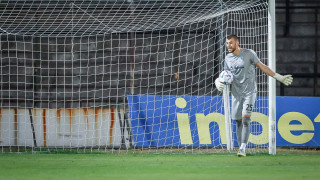 Вратарят на Черно море Иван Дюлгеров е в основата на