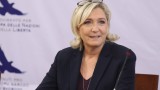  Френски депутати желаят следствие на връзките сред Марин льо Пен и Стив Банън 
