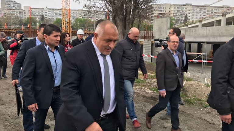 Борисов наблюдава битка между червени олигарси