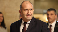 Радев учуден, че хора пишещи се за демократи, са срещу демокрацията