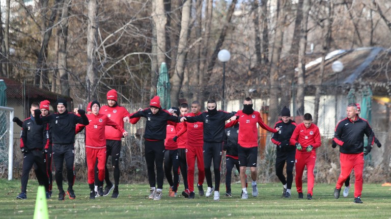 Отборът на Локомотив (София) постигна категоричен успех с 4:0 Надежда