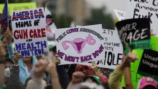 Хиляди в САЩ защитиха на протест правото на жените на аборт 