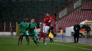 Халфът на Берое Октавио Мантека разкри с колко са намалени