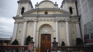 Протест организиран от бивши военни пред стените на парламента в