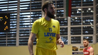 Баскетболистът Николай Михайлов смени Левски с тима на Ямбол обявиха