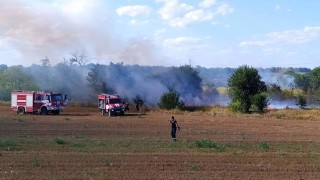Пожар унищожи 50 тона фураж близо до АМ Хемус край