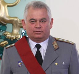 По милион на година „усвоявал” ексшефът на разузнаването