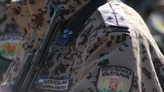 Военни от Сухопътните войски спасиха от пожар трудно подвижен мъж