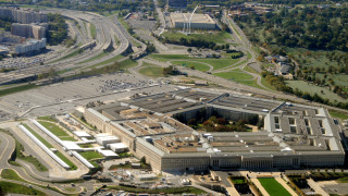 Гласът на Пентагона хвърли оставка