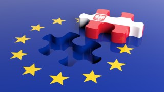 ЕС задълбочи противоречията си относно върховенство на закона с членката