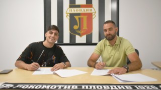 От футболната асоциация на Палестина планират да натурализират футболиста на