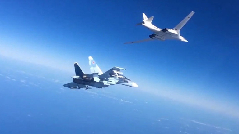 Руски военни с наблюдателен полет над Турция