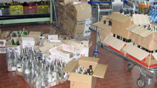 Иззеха 7000 бутилки алкохол с фалшив бадерол
