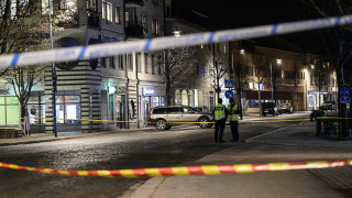 Шведската полиция все още изяснява при което седем души бяха