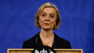 Британският министър председател Лиз Тръс се извини за грешките в програмата