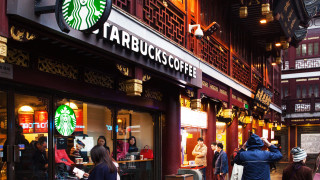 Китайският бизнес на Starbucks в момента е подложен на интензивно