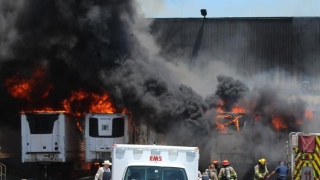 Пожар бушува във фабрика за сникърс