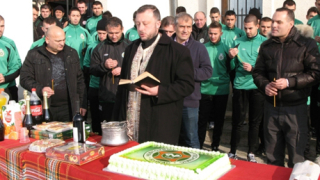 "Шейховете" се молят за малко дъжд преди ЦСКА