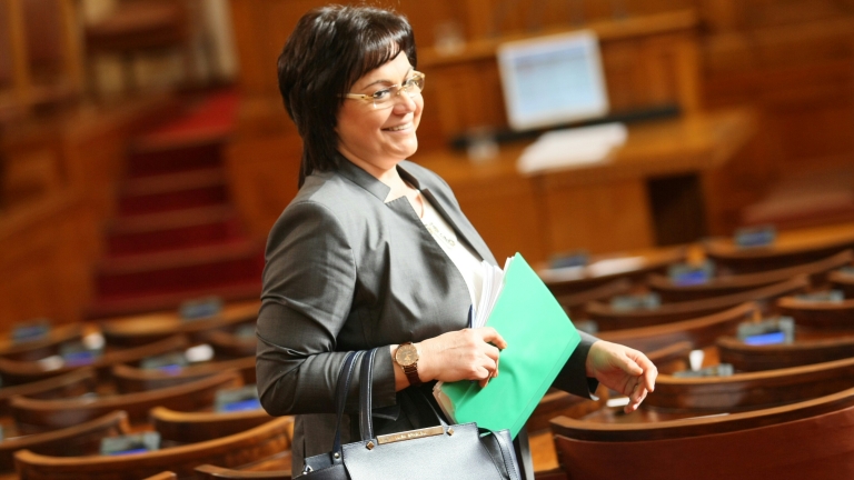 Кабинетът „Борисов 3” е правителство на подмяната, категорична Нинова