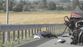 Временно е ограничено движението в изпреварващата лента на АМ Струма