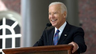 Демократите не вярват на магията на Бърни Сандърс за насрочените