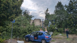 Ураганен вятър нанесе тежки щети в Северна Македония, десетки пострадаха