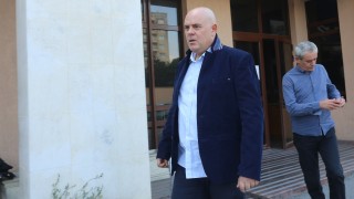 В момента Ветко и Маринела Арабаджиеви не са на почивка