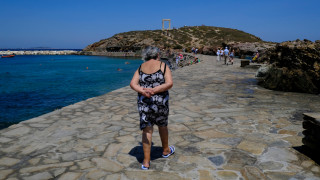 Хиляди българи няма да получат и минимална пенсия в Гърция