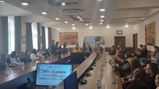 Притеснително е колко млади хора са готови да работят без