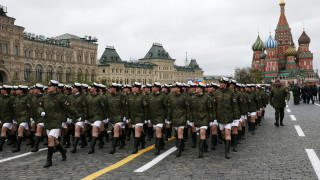 Българската армия почита с парадно шествие своя празник на 6