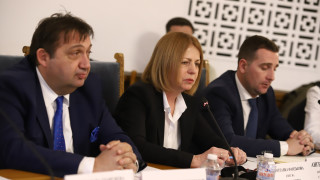 Изпълнителят на ремонта на жълтите павета пред Народното събрание категорично