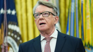 Арестуваха бившия британски посланик в САЩ Питър Манделсън по подозрение