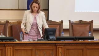 Председателят на 46 о Народно събрание Ива Митева се оплака пред
